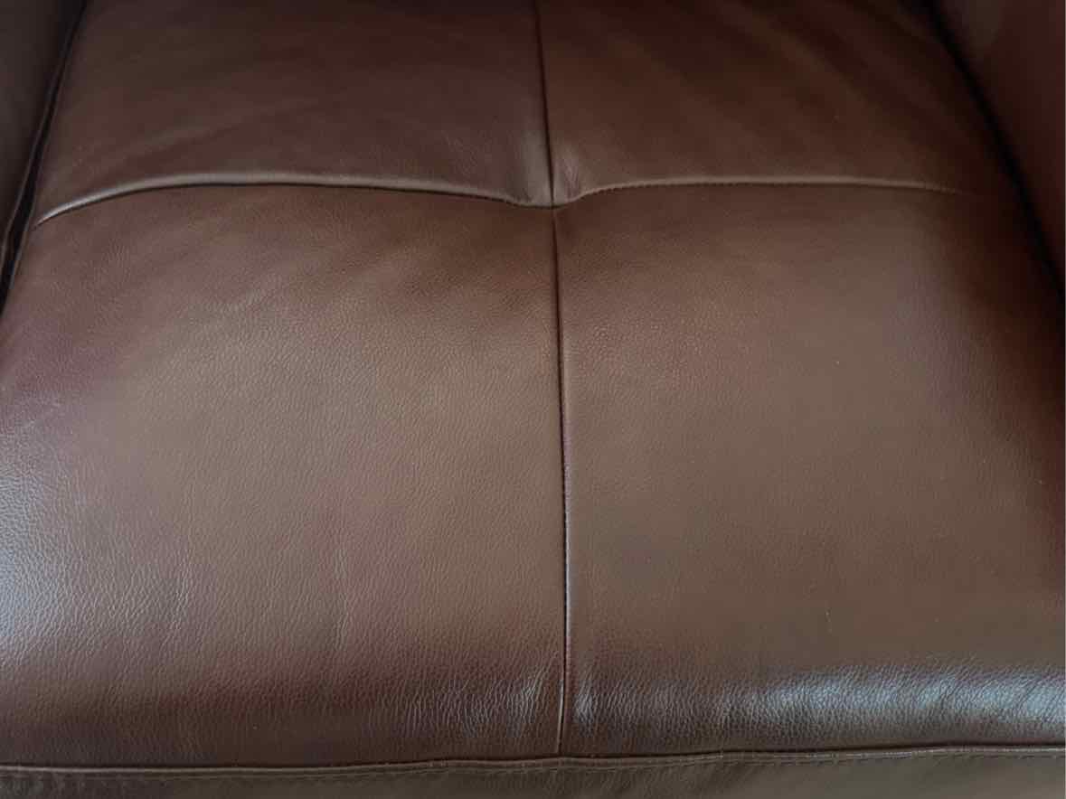 "Brayna' Classic Brown Leather 3 Attached Cushion Sofa