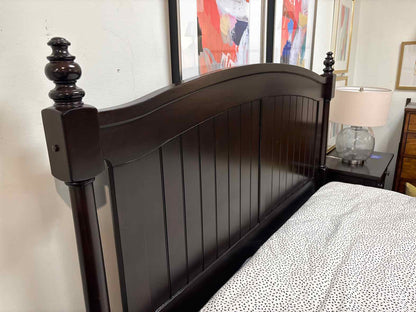 King Poster Bed in Espresso