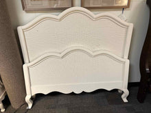 Newport Cottages 'Hilary' Full Bed