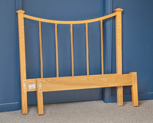 Pair of Vermont Tubbs Oak Spindle Twin Beds