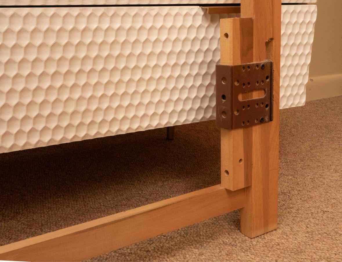 Vaughan Bassett Honey Oak Spindle Back Queen Headboard