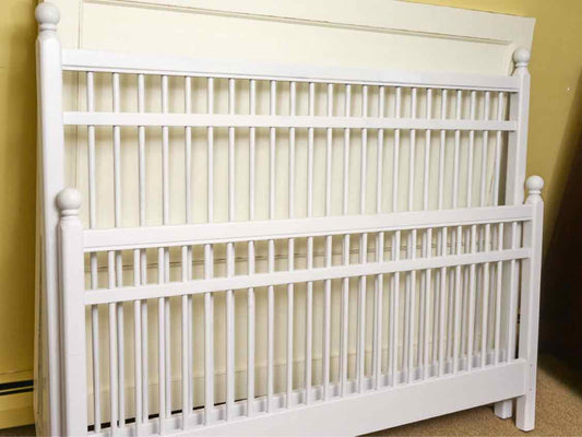Vermont Tubbs White Finish Spindle  Queen Bed