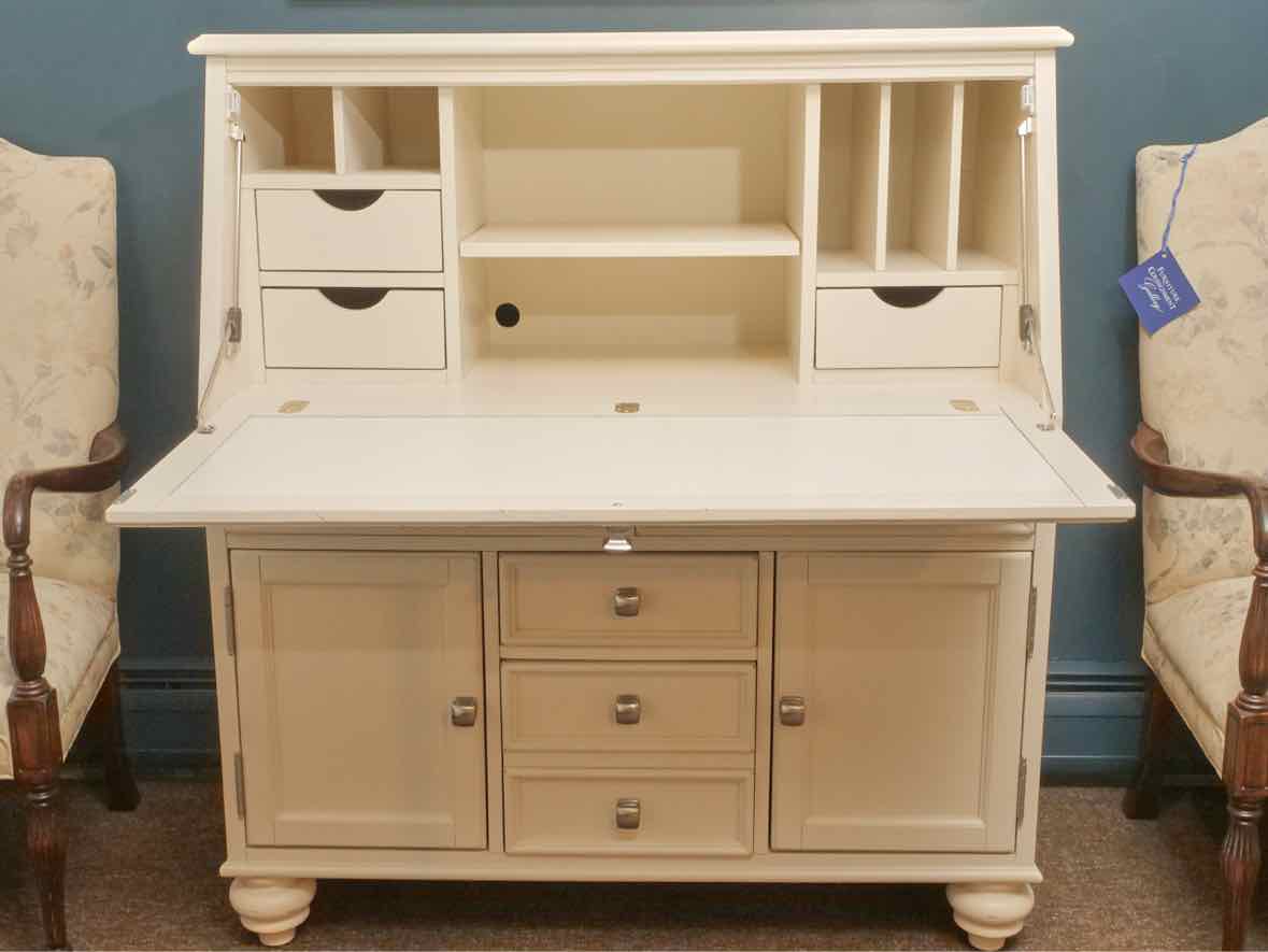 American Drew Ivory Finish 3 Drawer 1 File Drawer  2 Doos Secretary Desk