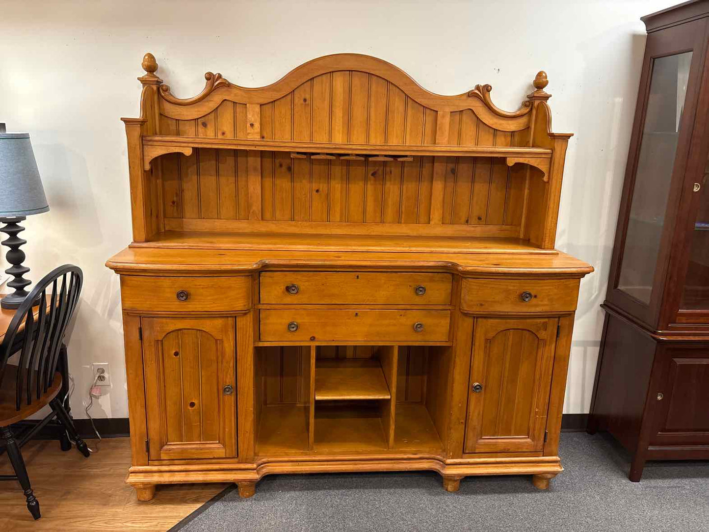 Stanley Pine Server w/ Hutch