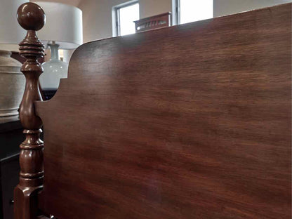 Henkel Harris Queen Cannonball Bed in Mahogany