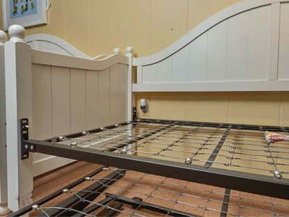 White Finish Twin Daybed With Trundle