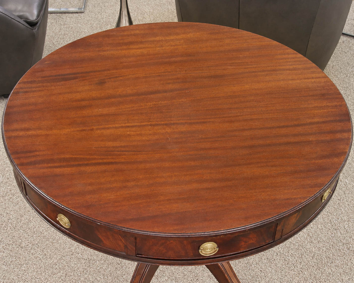 Mahogany Renter's Accent Table with Pedestal Base
