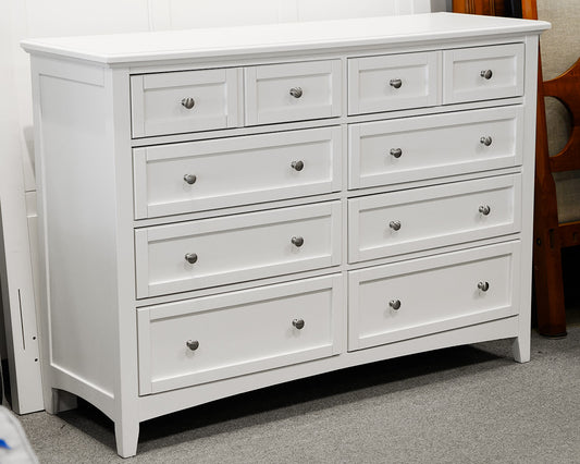 Vaughn Bassett 8-Drawer Dresser