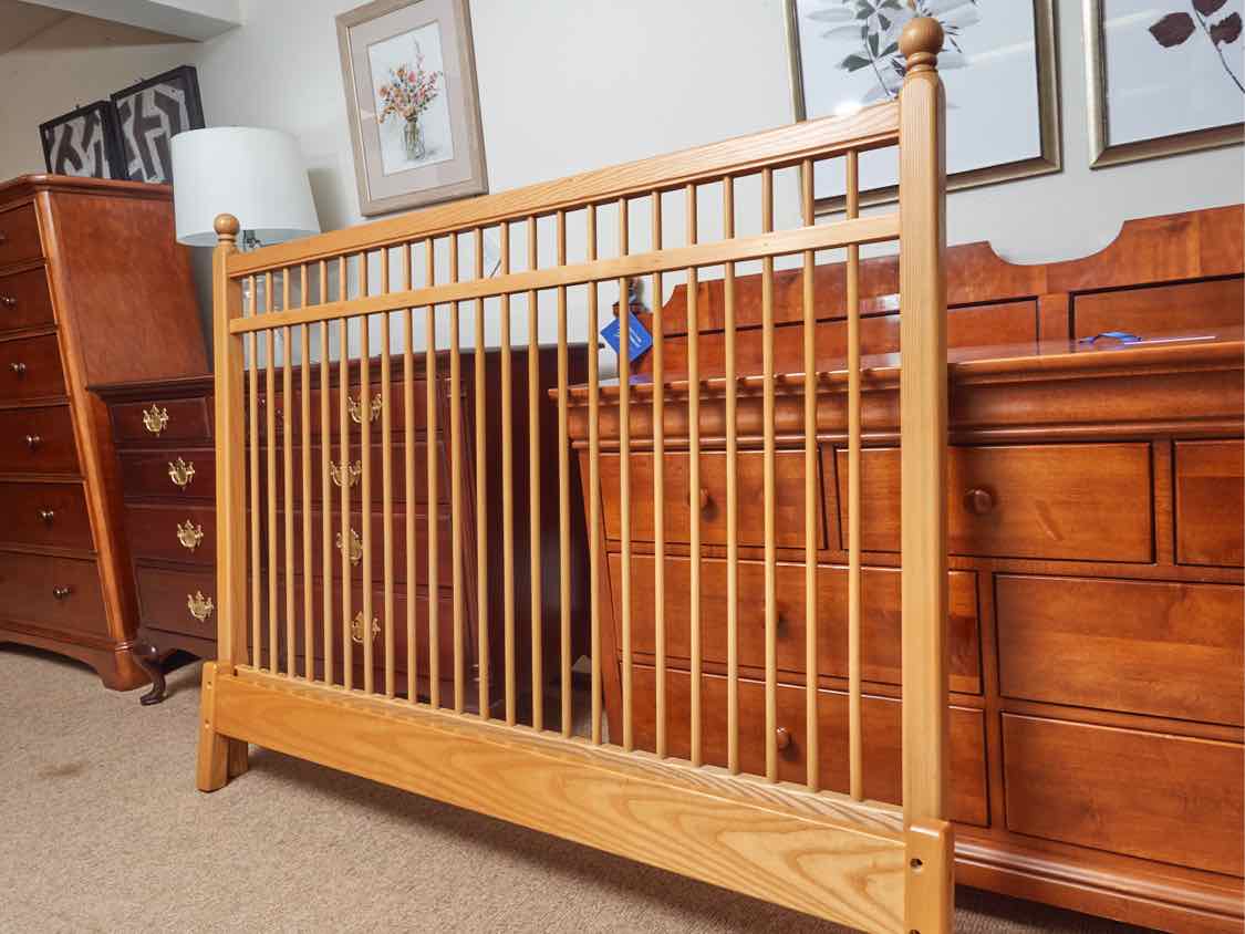 Vermont Tubbs Oak Dowel Queen Bed Includes Siderails & Slat Roll