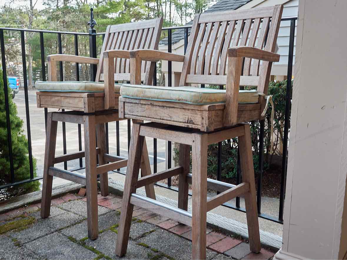 Pair of Gloster Outdoor Swivel Bar Stools in Teak