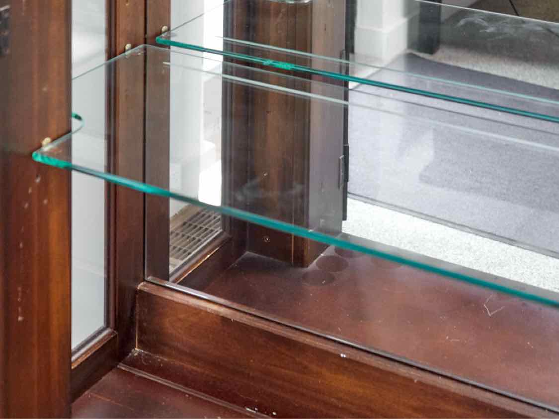 Thomasville Mahogany Display Cabinet W/ Column Detailing