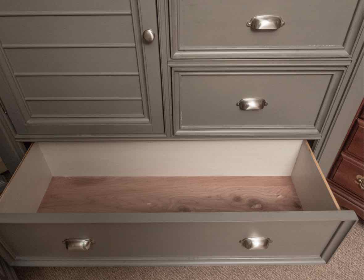 Folio 21 "Hilton Head' Shutter Grey Finish 4 Drawer 1 Door Gentlemen's   Chest
