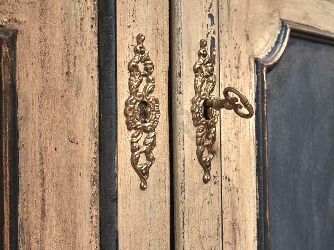 GL Sawyer LTD 18th Century Tradition 2 Piece Corner Cabinet with Pane Glass Door