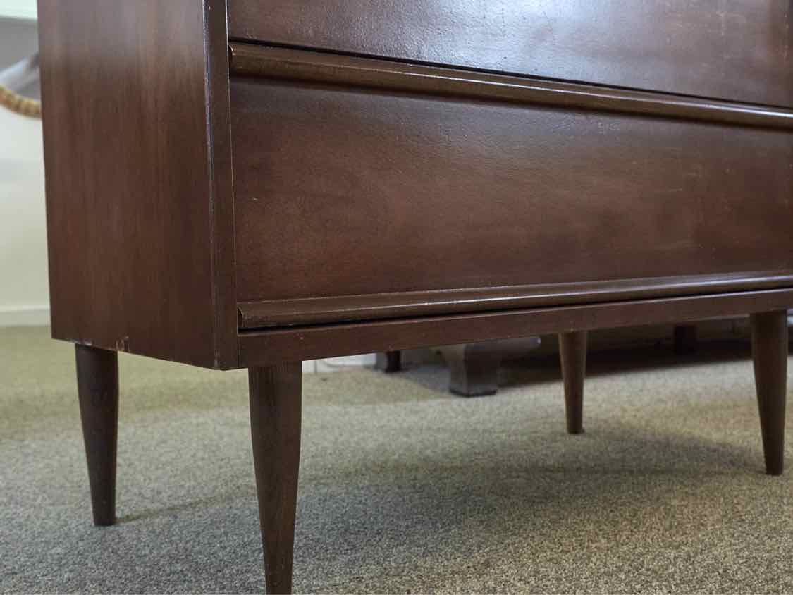 Bassett  Mid Century Modern Mahogany 4 Drawer Chest