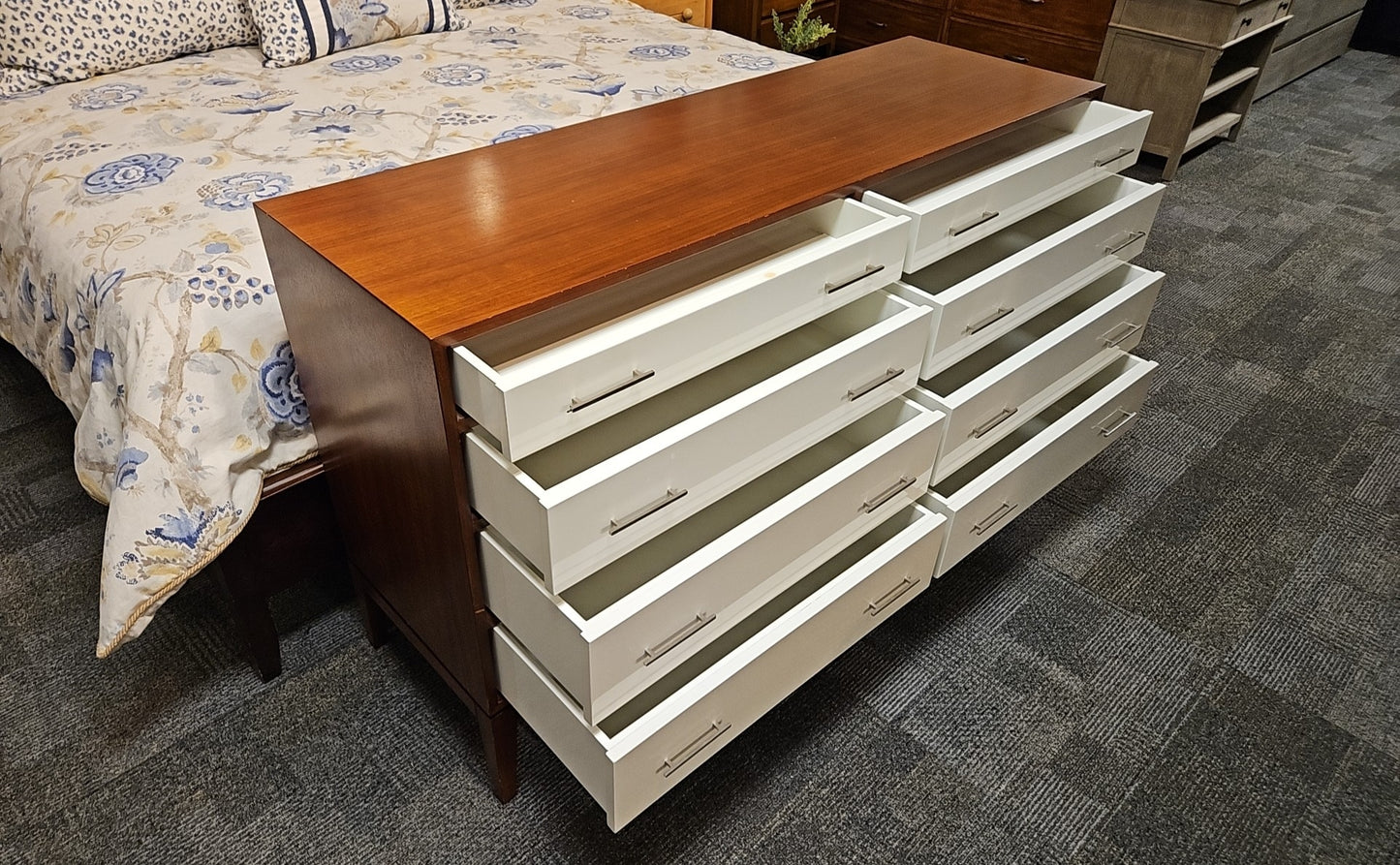 MG+BW White Lacquer 8-Drawer Dresser