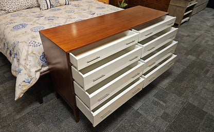 MG+BW White Lacquer 8-Drawer Dresser