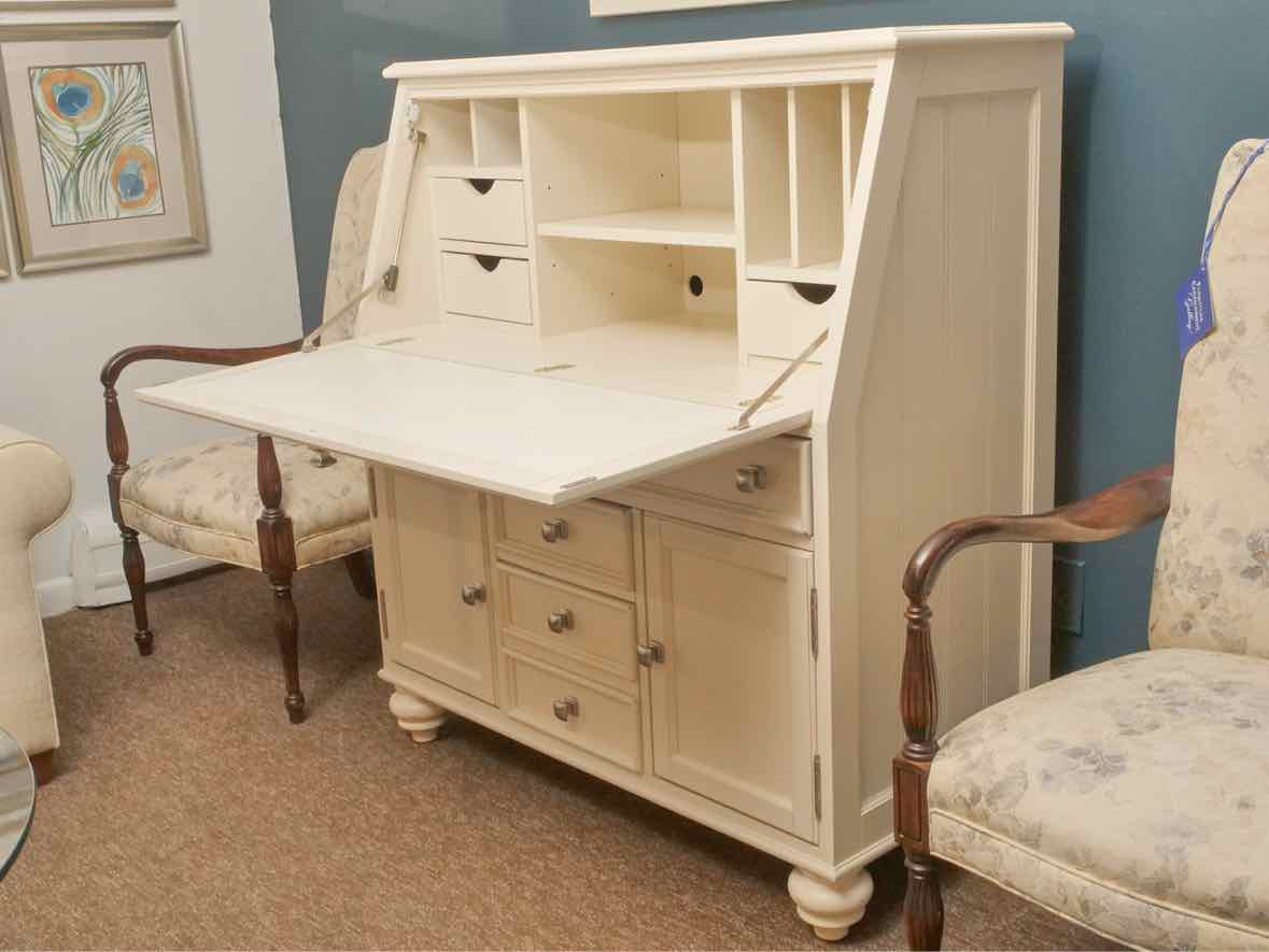American Drew Ivory Finish 3 Drawer 1 File Drawer  2 Doos Secretary Desk