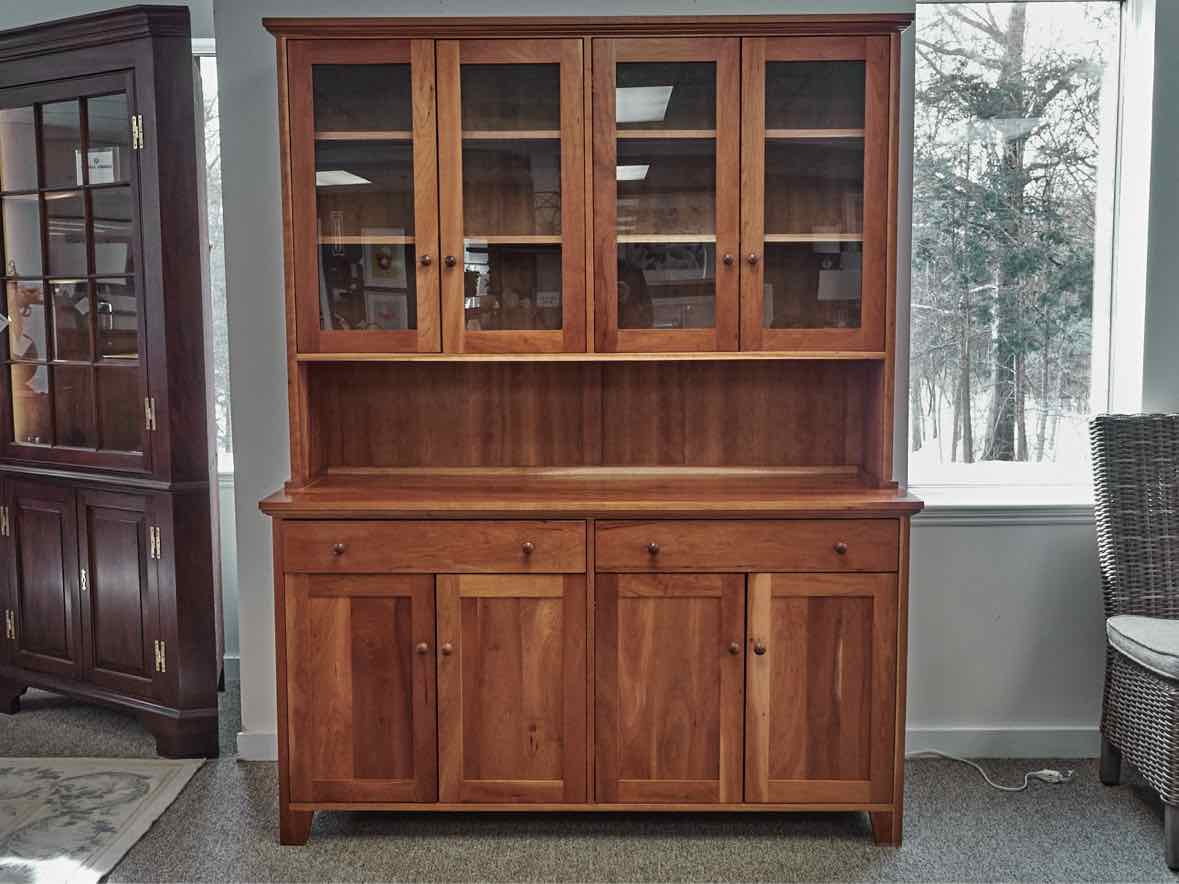 Lyndon Furniture Classic Country Buffet with Glass Door Hutch - Thumbnail 4