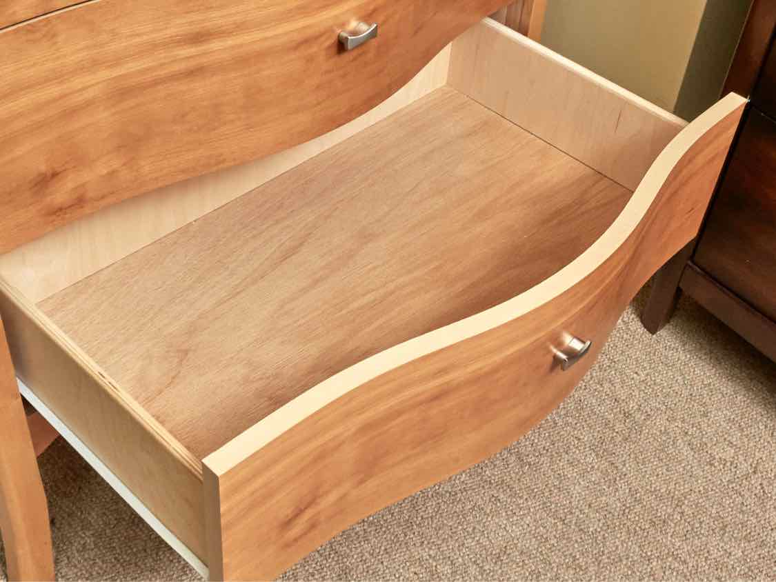 Maple 6 Drawer Chrome Knobs Chest