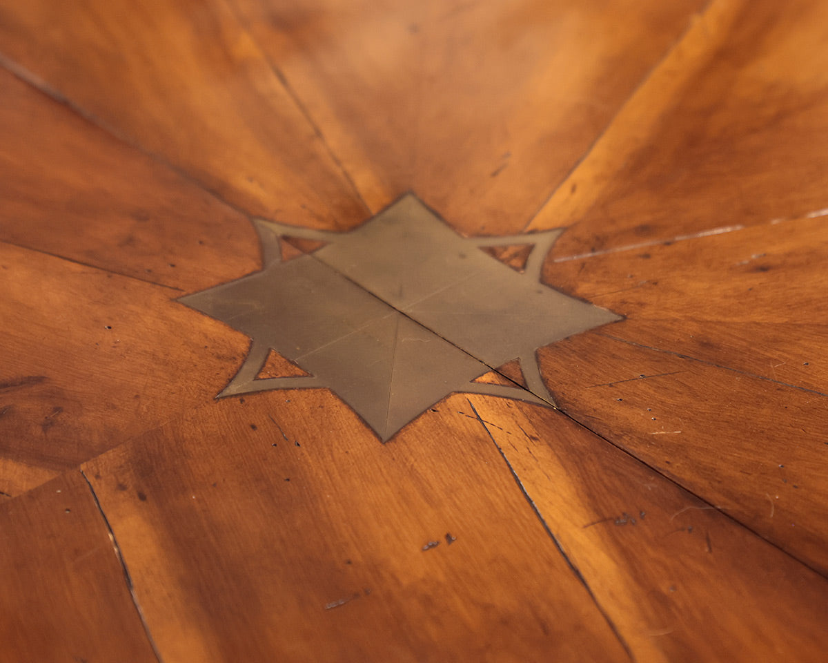 New Classic Furniture Round Dining Table w/ Inlaid Star