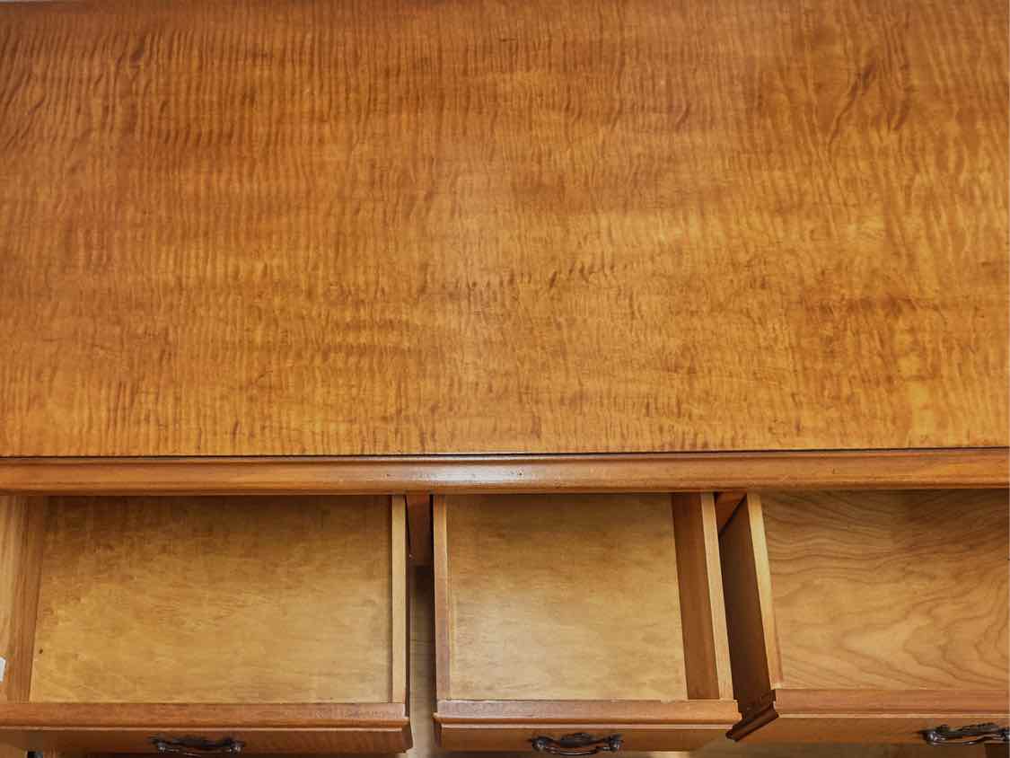 Tiger Maple 6 Drawer Dresser with Chippendale Handles