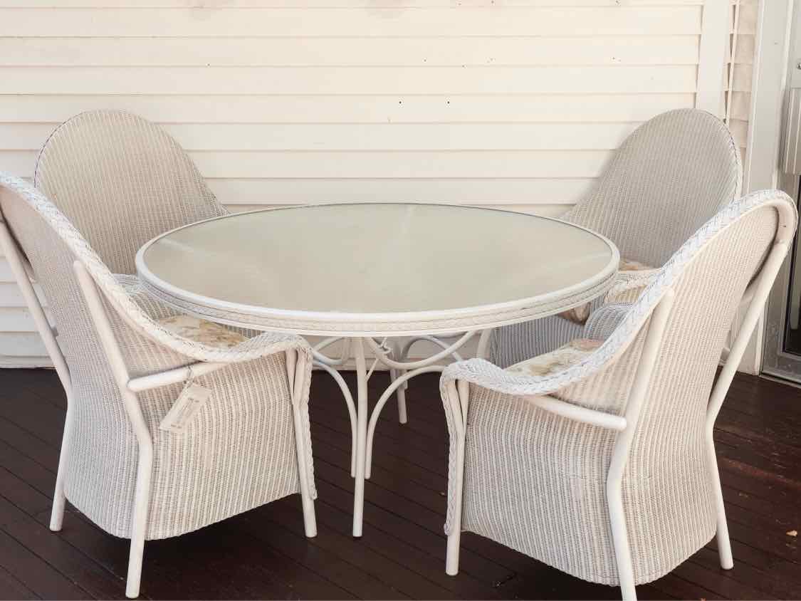 Lloyd Flanders Outdoor Glass Top Table & 4 Wicker Chairs Dining Set