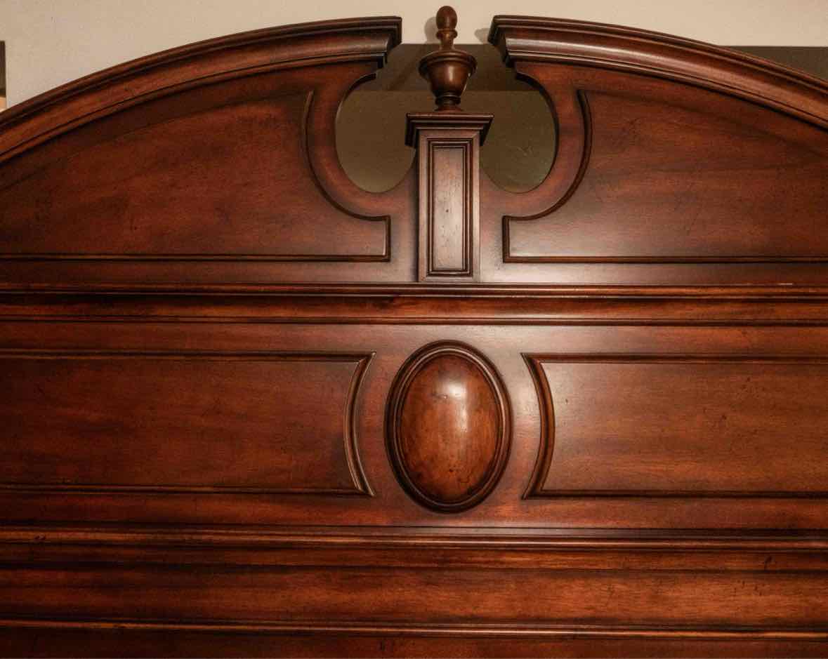 Thomasville "Fredericksburg Collection'Mahogany Finish' Mansion'King Bed
