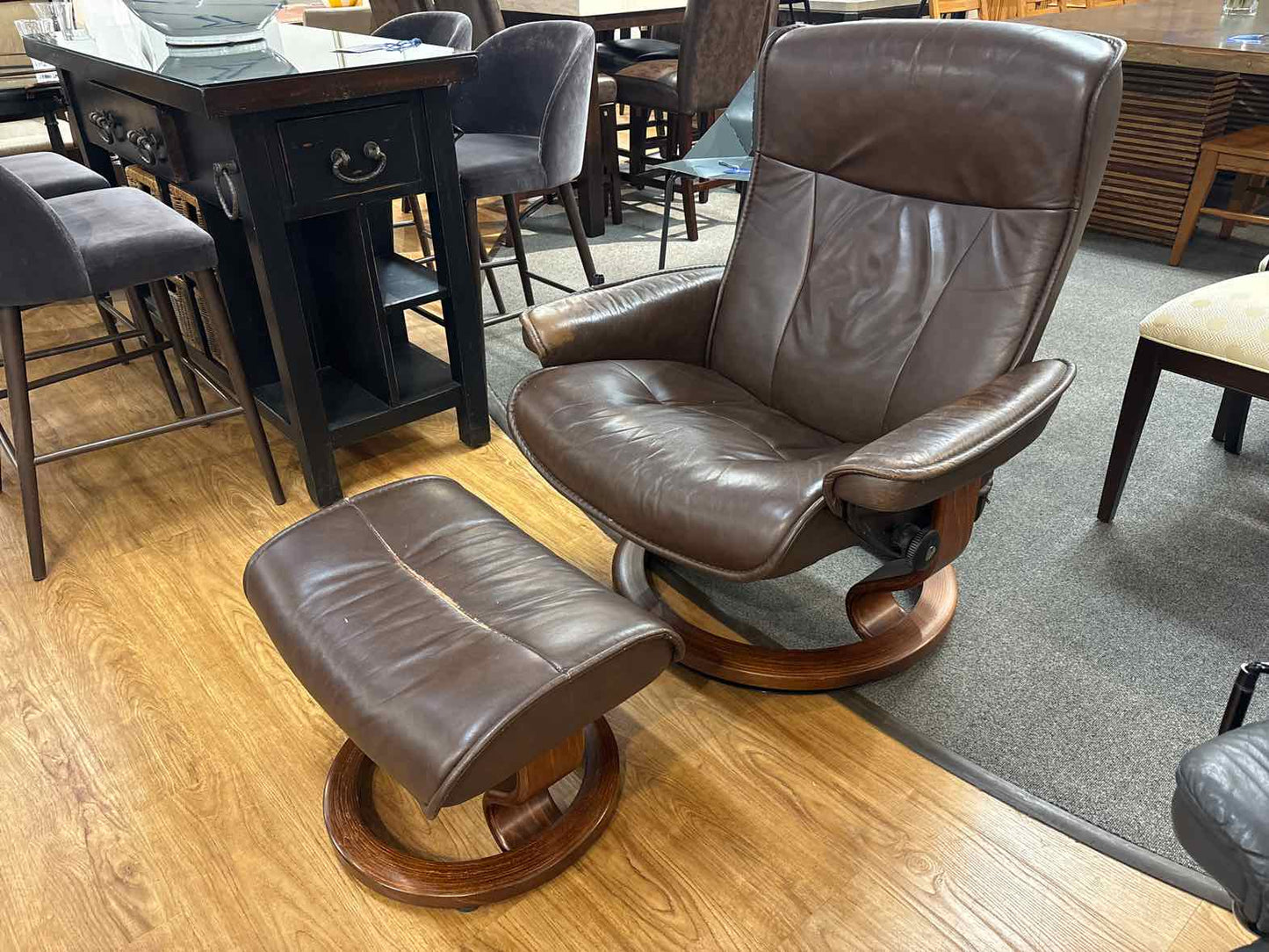 Ekornes Stressless 'Consul' Recliner w/ Ottoman