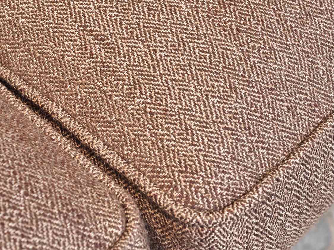 Thomasville 3 Cushion Tweed Blend Upholstered Includes 4 Toss Pillows  Sofa