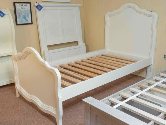 Stanley Young America 'Abigail Belcourt ' Cream Finish Arch  Twin Bed