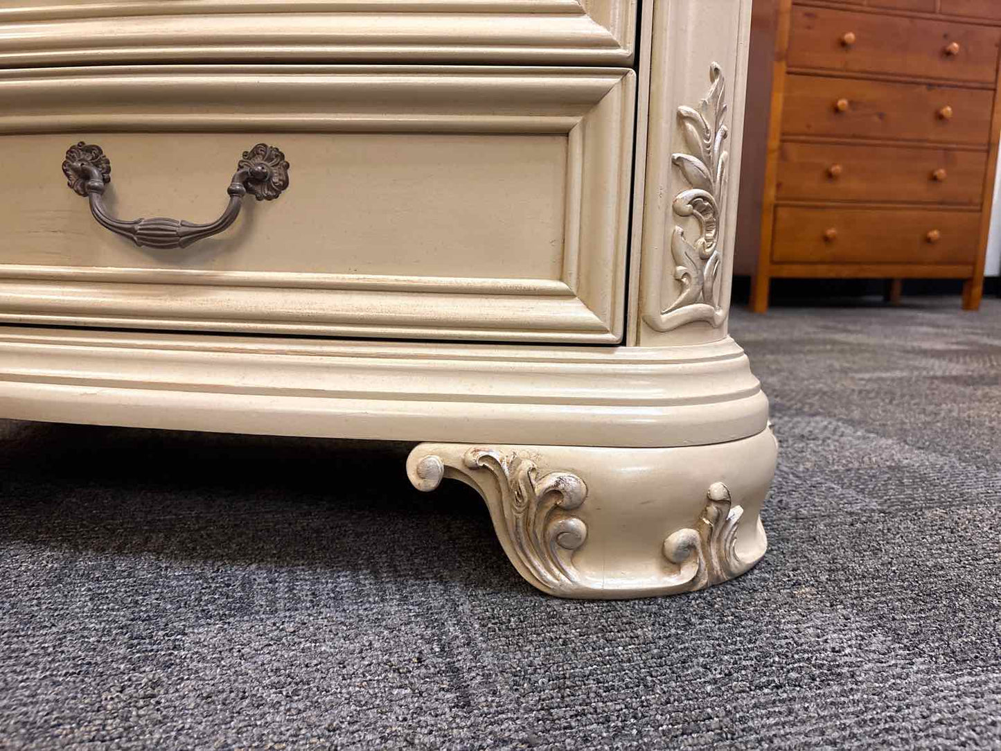 Pair of Thomasville Nightstands