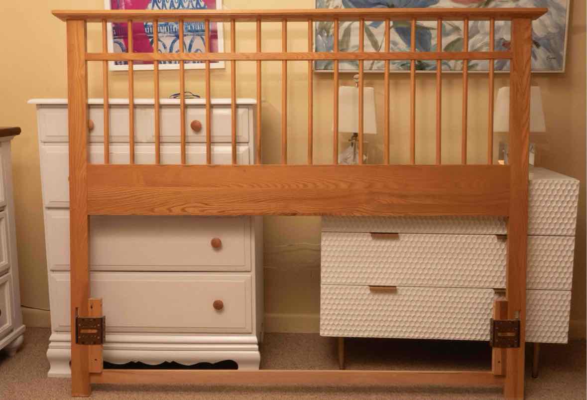 Vaughan Bassett Honey Oak Spindle Back Queen Headboard