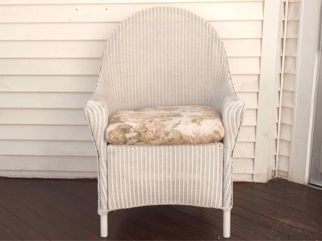 Lloyd Flanders Outdoor Glass Top Table & 4 Wicker Chairs Dining Set