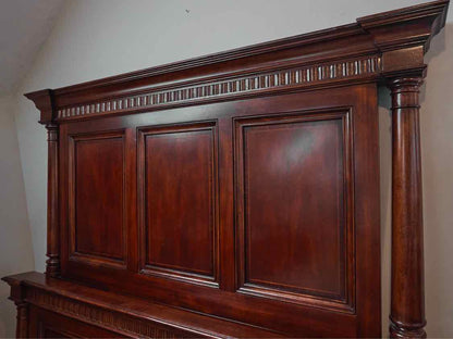 Thomasville Mahogany Finish  Queen Bed with Column Sides