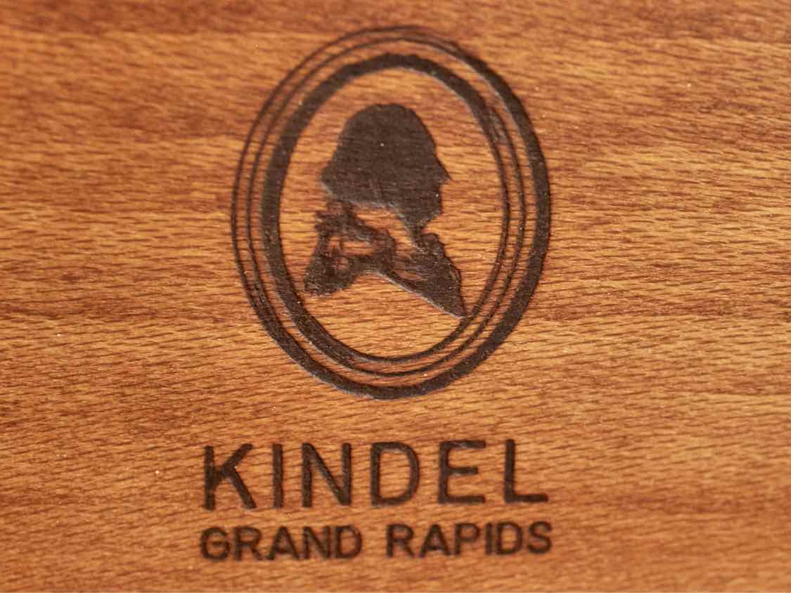 Kindel Mahogany Block Front Chest wuth 4 Drawers