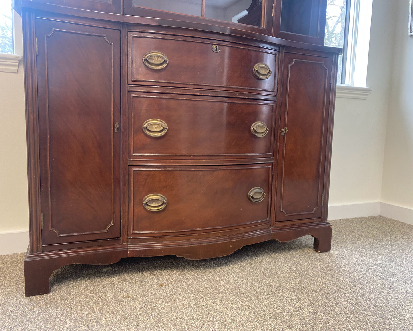 Mahogany China Cabinet with 1 Glass Door with Pediment Top