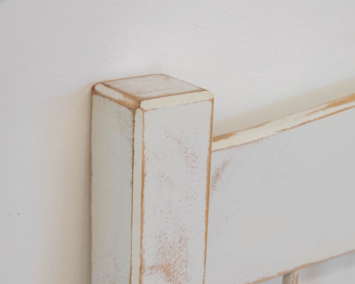 Moosehead Distressed Ivory Full Bed