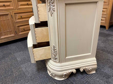 Pair of Thomasville Nightstands