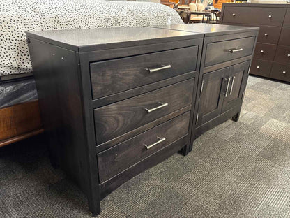 Yutzy Wookworking Pair of 'Coronado' Nightstands