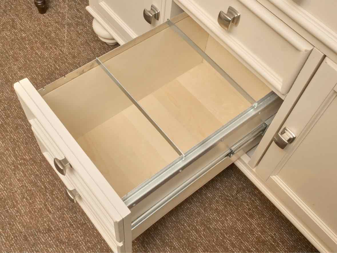 American Drew Ivory Finish 3 Drawer 1 File Drawer  2 Doos Secretary Desk