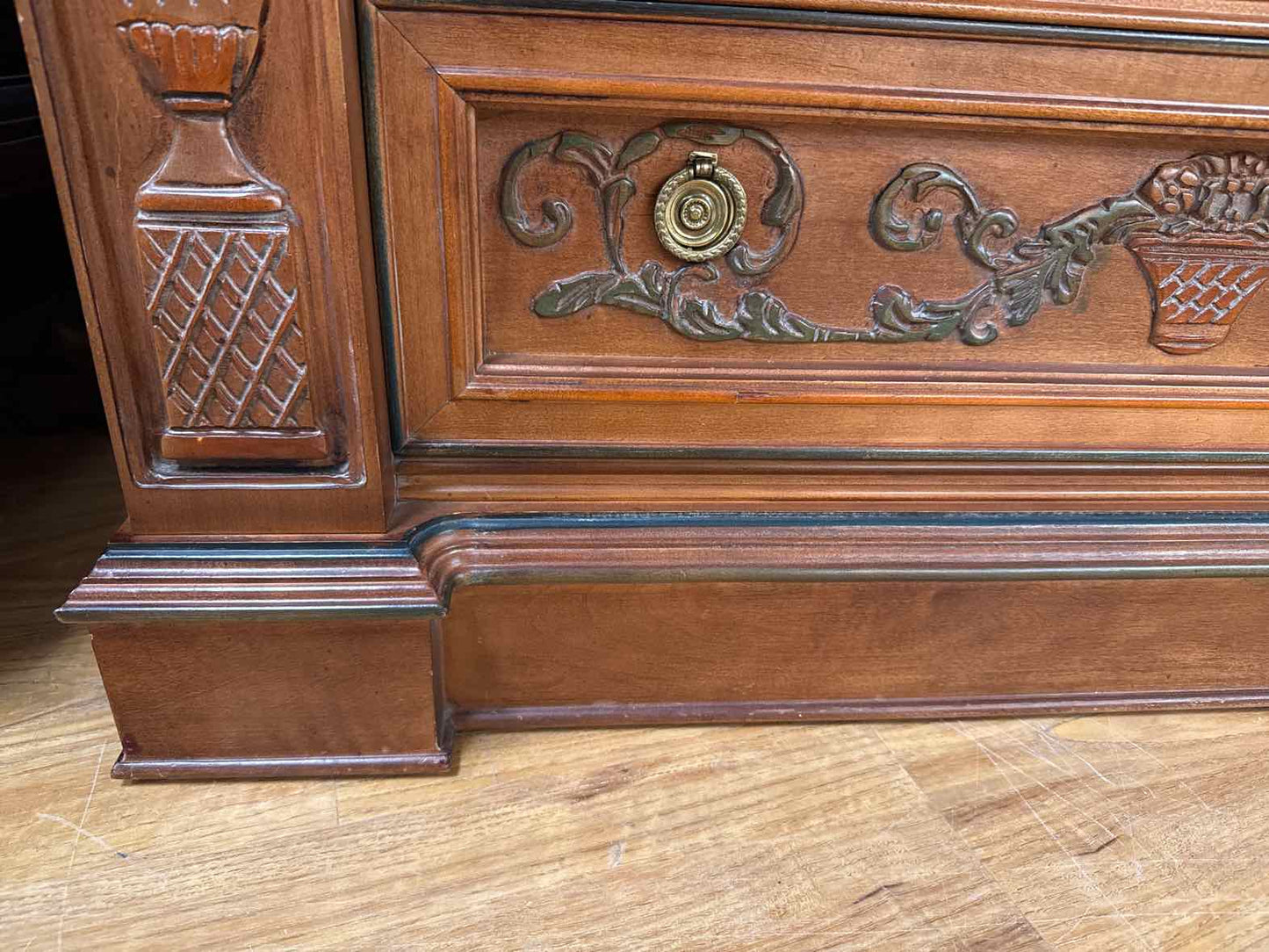 Pulaski Marble Top 3-Drawer Bachelor Chest