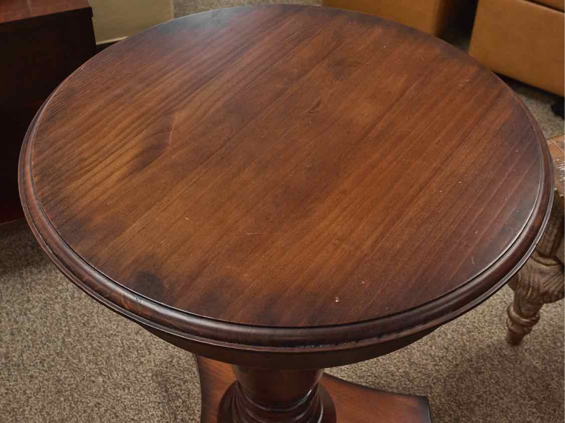 Round Mahogany Pedestal Side Table