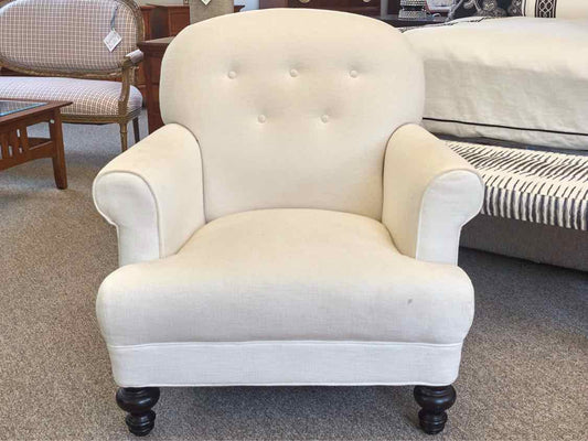 MG+BW  White Engish Arm Chair with Button Back