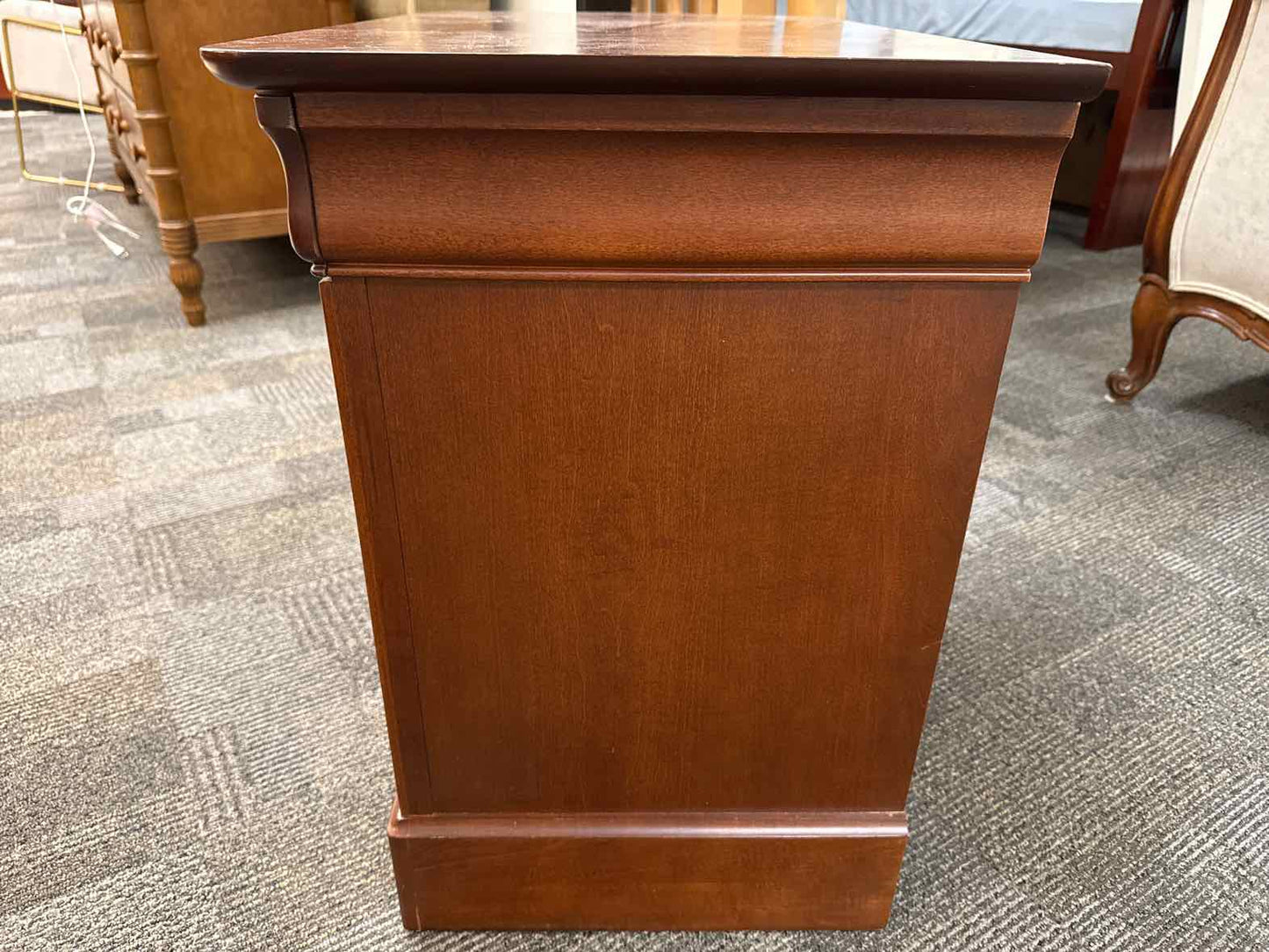 Cherry 3-Drawer Nightstand