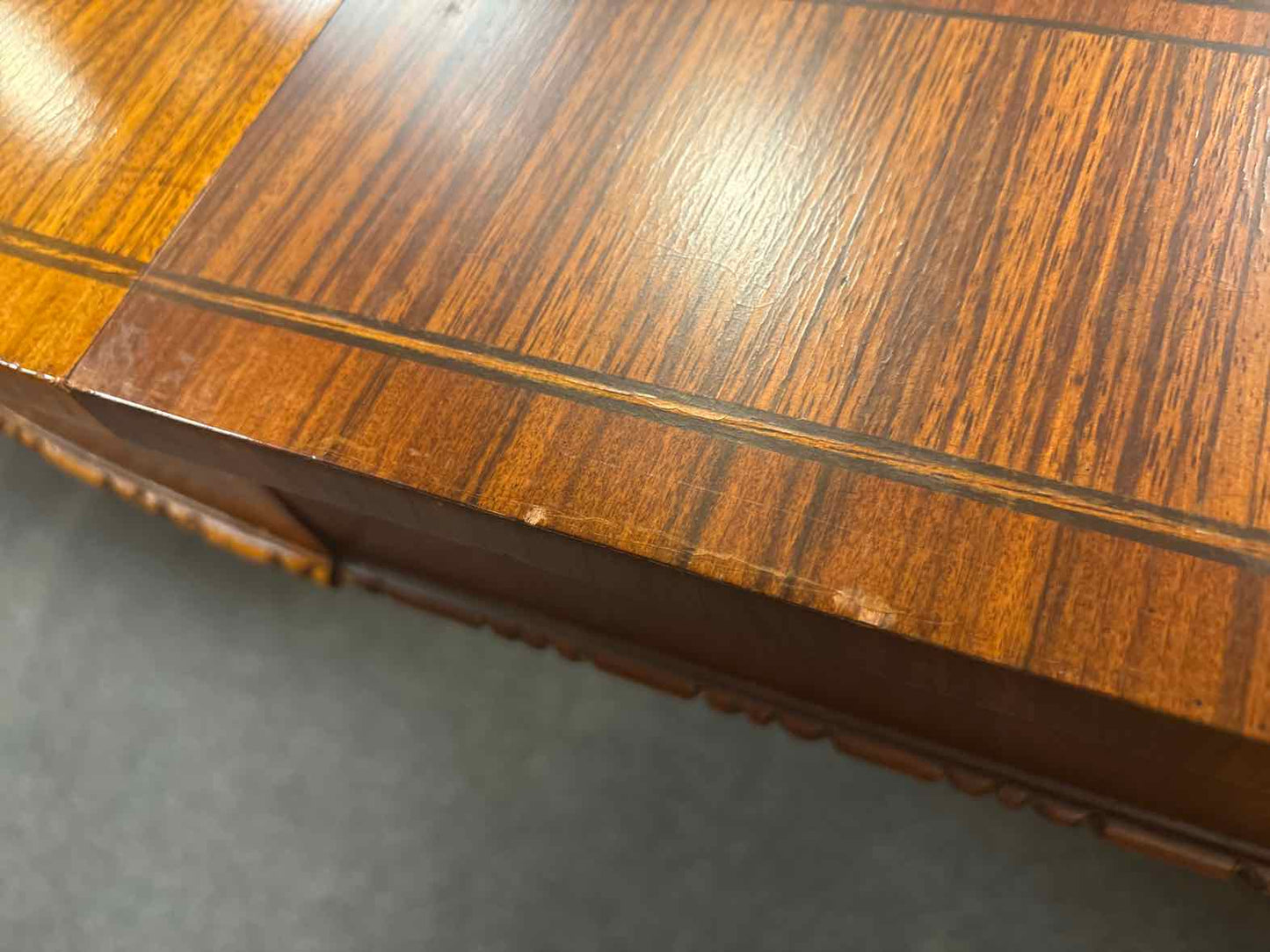 Ethan Allen 'Townhouse' Round Mahogany Dining Table