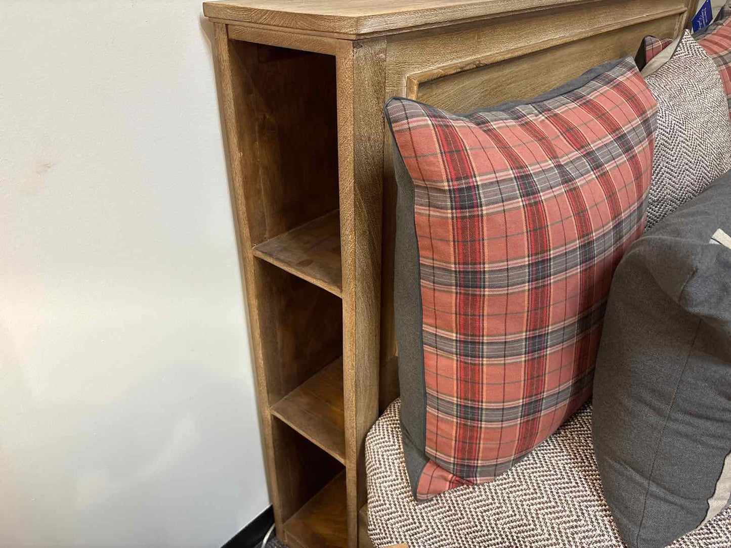 Pottery Barn 'Astoria' Queen Bed