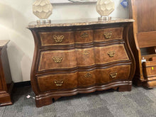 Thomasville 'Ernest Hemingway' Bombay Chest