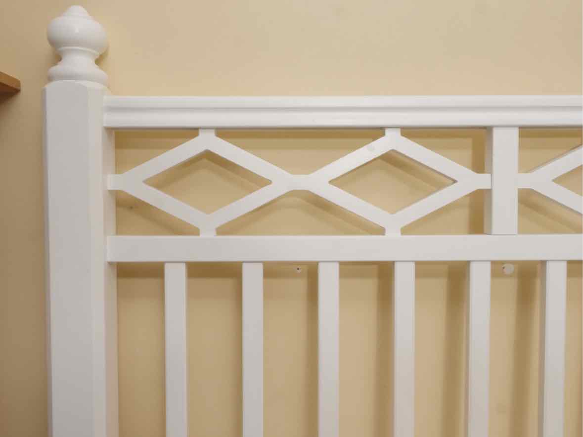 Vermont Tubbs White Finish  Queen Bed