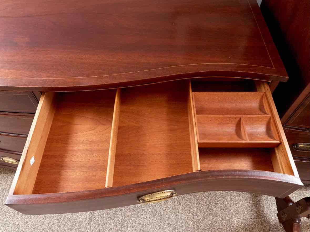 Henredon Serpentine Front Mahogany Dresser