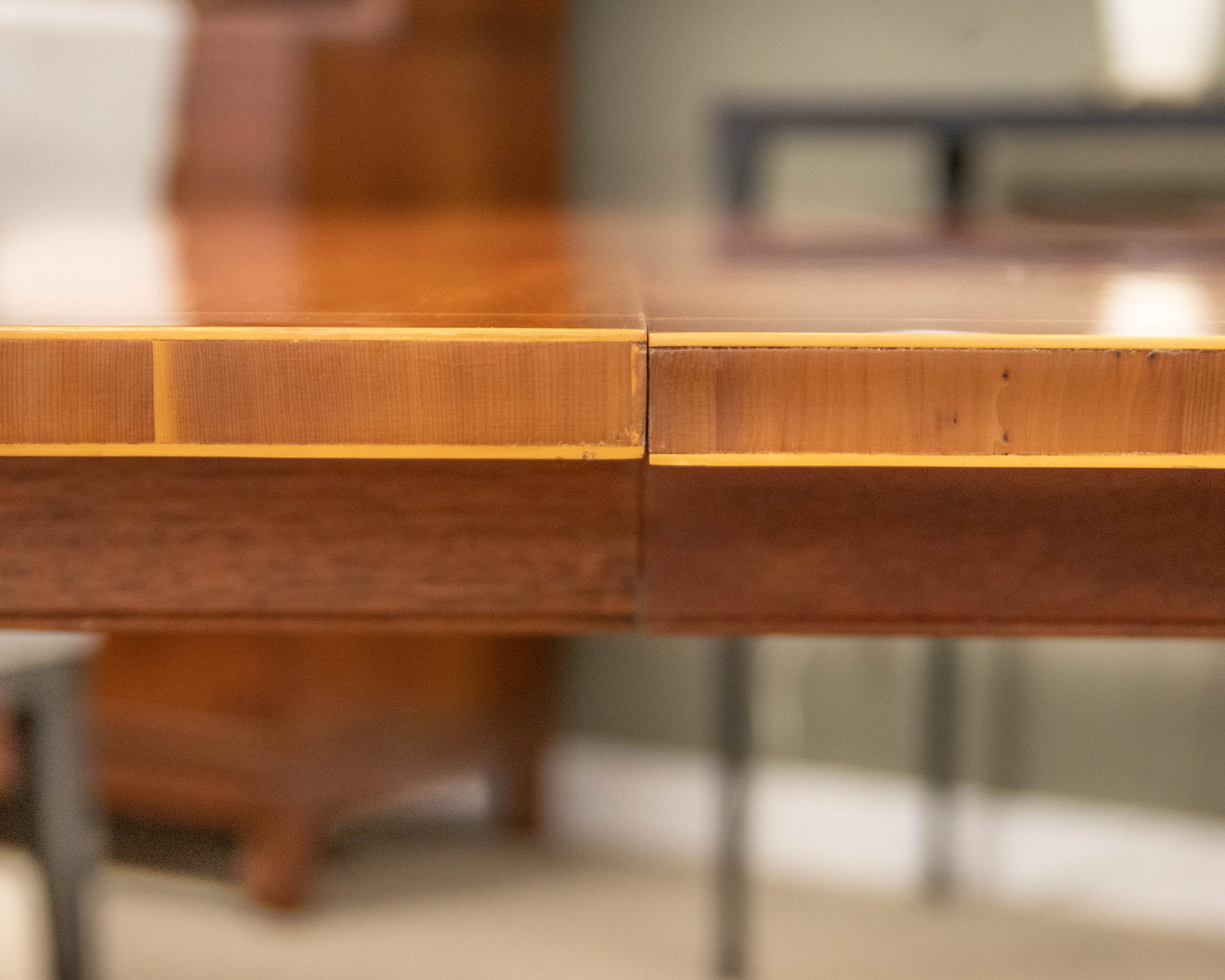 Paine Mahogany Double Pedestal Dining Table with Satinwood Border